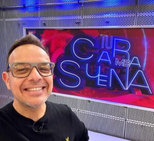 Àngel Llàcer Instagram - ¡Hoy tenemos programa de grandes éxitos de @tucaramesuena !

¿Cuál es el momento más épico que recordáis de TCMS?

#tucaramesuena #tcms #grandesexitos