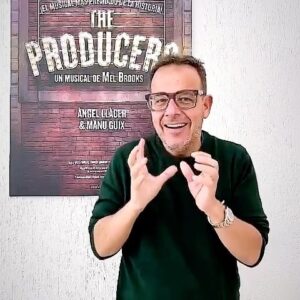 Àngel Llàcer Instagram - 💥¡¡¡SORTEAZO A LA VISTAAAAAAAAA!!!💥

¡Nos os perdáis el evento del momento! 
El próximo Martes 30 de Mayo, presentación VIP de @theproducerselmusical : conoceremos a la compañía, cantaremos, bailaremos, ¡no os los@podéis perder! 🎭

Sorteamos 5 pases dobles, ¡Id a la publicación anterior y participad!

#theproducersmusical #theproducers #mauguix #angelllacer #melbrooks