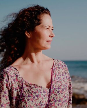 Angela Alvarado Instagram - LIVE HAPPY! Girls and women making the world a better place! give-love-laugh @naturallife #inspire #strength #happy #womensupportingwomen #beauty 🎥@naturallifepatti @naturalmodelsla