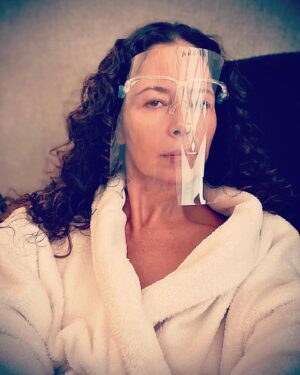 Angela Alvarado Instagram - The #newnormal2020 on the set today. #staysafe #wearamask #modeling #beauty #versed versedskincare @versed #naturalmodelsla #milkstudios #grateful #blessed🙏 #godsplan @naturalmodelsla