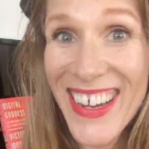 Angela Oh Instagram - From the immensely creative and brilliant mind of @thewinsomebrown - a thank you for buying her equally brilliant sister’s book #digitalgoddessbook (avail on @amazon now). Buy it!  Read it!  Maybe you’ll get a genius thank you video too ♥️

#digitalgoddess #femaleentrepreneur #victoriamontgomerybrown @hcleadership
