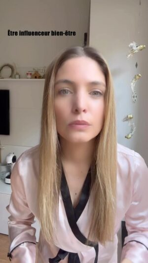Angèle Vivier Instagram - Tous les matins, je suis parfaite et ça c’est grâce à mon idole, ma coach, Marie Ingals (« La petite maison dans la prairie » pour ceux qui n’ont pas la référence).

Sinon ce matin, je me suis réveillée à 10h, blanche comme un Q avec des cernes de l’espace, je me suis fait une couette et j’ai promené Naïa en jogging avant de m’occuper de moi même ! 😂 

Et je m’en porte très bien, par ce qu’en vrai, j’ai dormi profondément, j’ai été réveillé par des bisous, et j’ai tout de suite pris la lumière du jour grâce à ma vraie coach de vie Naïa (ma chienne) 😂

#influencer  #marieingals #bienetre #healthylife #humour #