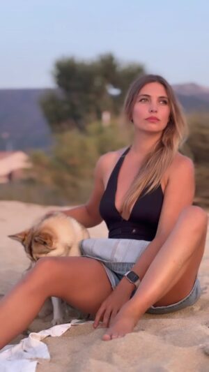 Angèle Vivier Instagram - Coucher de soleil à Île rousse ❤️

#sunset #corse #dog #pomsky #soleil #sun #nature #vacances #france #photography #plage #mer #sunset #t #photo #paysage #summer #love #e #naturephotography #coucherdesoleil #paris #voyage #ciel #landscape #travel #bonheur #sea  #sky #ete