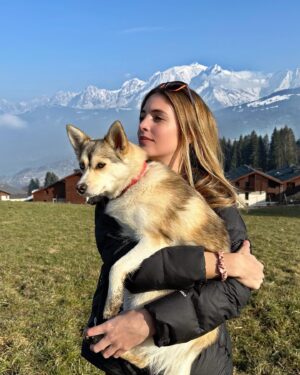 Angèle Vivier Instagram - Fin des vacances à la montagnes avec une médaille de snow 1 pour Joshua cette année 🥰.

On a fini la journée par une petite randonnée et puis on va commencer nos valises avec l’envie de venir beaucoup plus souvent cette année, profiter de ma famille, des randonnées et de l’air de la montagne 🥰.

❄️❄️❄️❄️❄️❄️❄️❄️❄️