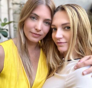 Angèle Vivier Instagram - Toujours bien entourée ❤️☀️