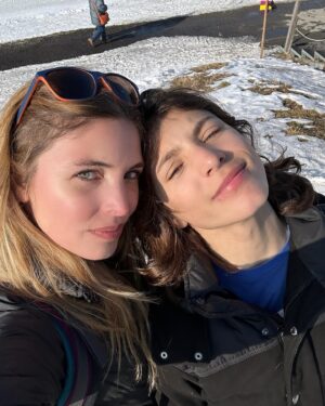 Angèle Vivier Instagram - Fin des vacances à la montagnes avec une médaille de snow 1 pour Joshua cette année 🥰.

On a fini la journée par une petite randonnée et puis on va commencer nos valises avec l’envie de venir beaucoup plus souvent cette année, profiter de ma famille, des randonnées et de l’air de la montagne 🥰.

❄️❄️❄️❄️❄️❄️❄️❄️❄️