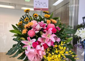 Angelica Lee Instagram - 謝謝所有到來支持「不止於靜」畫展的好友恩師，感激不盡。

謝謝小玲姐，陶子姐，依晨，康永哥，建騏，子育，Sandra特地抽空來看展。
謝謝尊彩藝術中心的余總和陳總。
謝謝所有無法到場卻送上美麗花架祝賀的朋友。

【展覽資訊】
不止於靜－李心潔 個展
Beyond Silence – Sinje Lee Solo Exhibition 
展期｜2023.09.16（六）-2023.10.18（三）
開幕｜2023.09.16（六）15:00
地點｜尊彩藝術中心二樓展覽館（台北市內湖區瑞光路366號）
開放時間｜週二至週日11:00-18:00，週一休館

Styling Kary Kwok @karyphoto 
Outfit @brunellocucinelli_brand @lanecrawford
#brunellocucinelli_brand
#brunellocucinelli
#cucinelli
#lanecrawford

#尊彩藝術中心 #LiangGallery #李心潔 #SinjeLee #不止於靜 #beyondsilence