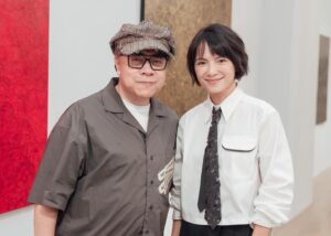 Angelica Lee Instagram - 謝謝所有到來支持「不止於靜」畫展的好友恩師，感激不盡。

謝謝小玲姐，陶子姐，依晨，康永哥，建騏，子育，Sandra特地抽空來看展。
謝謝尊彩藝術中心的余總和陳總。
謝謝所有無法到場卻送上美麗花架祝賀的朋友。

【展覽資訊】
不止於靜－李心潔 個展
Beyond Silence – Sinje Lee Solo Exhibition 
展期｜2023.09.16（六）-2023.10.18（三）
開幕｜2023.09.16（六）15:00
地點｜尊彩藝術中心二樓展覽館（台北市內湖區瑞光路366號）
開放時間｜週二至週日11:00-18:00，週一休館

Styling Kary Kwok @karyphoto 
Outfit @brunellocucinelli_brand @lanecrawford
#brunellocucinelli_brand
#brunellocucinelli
#cucinelli
#lanecrawford

#尊彩藝術中心 #LiangGallery #李心潔 #SinjeLee #不止於靜 #beyondsilence