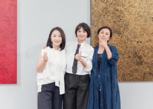 Angelica Lee Instagram - 謝謝所有到來支持「不止於靜」畫展的好友恩師，感激不盡。

謝謝小玲姐，陶子姐，依晨，康永哥，建騏，子育，Sandra特地抽空來看展。
謝謝尊彩藝術中心的余總和陳總。
謝謝所有無法到場卻送上美麗花架祝賀的朋友。

【展覽資訊】
不止於靜－李心潔 個展
Beyond Silence – Sinje Lee Solo Exhibition 
展期｜2023.09.16（六）-2023.10.18（三）
開幕｜2023.09.16（六）15:00
地點｜尊彩藝術中心二樓展覽館（台北市內湖區瑞光路366號）
開放時間｜週二至週日11:00-18:00，週一休館

Styling Kary Kwok @karyphoto 
Outfit @brunellocucinelli_brand @lanecrawford
#brunellocucinelli_brand
#brunellocucinelli
#cucinelli
#lanecrawford

#尊彩藝術中心 #LiangGallery #李心潔 #SinjeLee #不止於靜 #beyondsilence