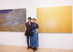 Angelica Lee Instagram - 謝謝所有到來支持「不止於靜」畫展的好友恩師，感激不盡。

謝謝小玲姐，陶子姐，依晨，康永哥，建騏，子育，Sandra特地抽空來看展。
謝謝尊彩藝術中心的余總和陳總。
謝謝所有無法到場卻送上美麗花架祝賀的朋友。

【展覽資訊】
不止於靜－李心潔 個展
Beyond Silence – Sinje Lee Solo Exhibition 
展期｜2023.09.16（六）-2023.10.18（三）
開幕｜2023.09.16（六）15:00
地點｜尊彩藝術中心二樓展覽館（台北市內湖區瑞光路366號）
開放時間｜週二至週日11:00-18:00，週一休館

Styling Kary Kwok @karyphoto 
Outfit @brunellocucinelli_brand @lanecrawford
#brunellocucinelli_brand
#brunellocucinelli
#cucinelli
#lanecrawford

#尊彩藝術中心 #LiangGallery #李心潔 #SinjeLee #不止於靜 #beyondsilence