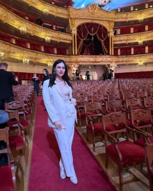 Angelina Tatarchenkova Instagram - А можно я не буду писать огромный пост, а просто покажу красивые фотки?

#красота #театр #большойтеатристорическаясцена #блог #развитие #самореализация #премияbravo #знаменитость #блоггер #искусство