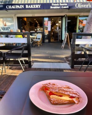 Angelique Kenney Instagram - I couldn’t wait for my latte coffee to be served ☕️ 🍴 had to dig in! 😋 

One of my #favorite and most #delightful (#scrumptious and #delicious ) #musthave stop while running #homedecor #errands and enjoying life in the #OC. 

You must give @chaupainbakery in #SanClemente a try! 
They are the most #authentic #frenchbakery I’ve found so far!

I’m #french, I know 🇫🇷 ❤️ 🥖 

➖➖➖➖➖➖➖➖➖➖➖➖➖➖
#lavieestbelle #lavieenrose #carpediem #Biarritz #Basque #realestate #realtor #renovation #interiordesign #ocliving 🍊 🌊 🏄🏼‍♀️ #surf #surfer #decor #house #coastallife #coastallifestyle #sdliving 🌞🌴🌊 #SoCalHomes