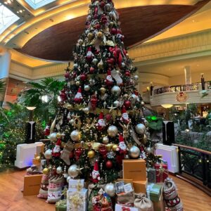 Angelique Kenney Instagram - Have a wonderful, #blessed & #merrychristmas 2022!

…From my recent #business #Dubaï trip!
Of course they had the #EiffelTower 🇫🇷🤷🏼‍♀️🌟🎄💖

Roll through to see a fun #video & one of the last photo is rather … #pool side 😎 😜 #swim by @zadigvoltaire 

Mini Photo dump amongst the thousands I took while there 📸
➖➖➖➖➖➖➖➖➖➖➖➖➖➖
#christmas #love #light #happy #Jesus #faith #God #grateful 
#realestate #invest #investments #nft #crypto #trade #trading #travelandtrade #bikini #poolside #dubai 🇦🇪 #bonvoyage #jetsetter #jetset
