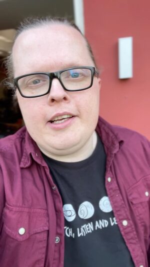Angelo Kelly Instagram - Heute um 20:00 geht’s los auf Twitch 🤓 nadelhorst.tv
@alligatoahinfarbe @alvarosolermusic @michaelkrebsmusik @mark_tavassol @nadelhorst