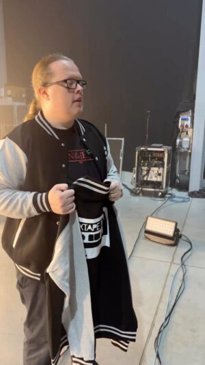 Angelo Kelly Instagram - We have new merch on tour 🤓