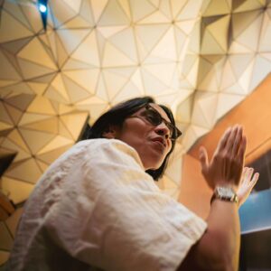 Angga Dwimas Sasongko Instagram - Saya ga mau nyebutnya "show terakhir", karena @musikalkeluargacemara terlalu bagus untuk dibatasi pementasannya. Sebuah karya dari banyak sekali bakat - bakat hebat yang membuat hati saya penuh dan bangga menjadi bagian kecil dari kerja kreatif ini.

Untuk semua yang bekerja di atas panggung, di belakang panggung, di FOH dan musisi di bawah panggung; terima kasih sepenuh hati saya.

Untuk kamu yang sudah menonton, terima kasih sudah percaya. Semoga ini jadi milestone penting untuk seni pertunjukan panggung di Indonesia. 30 show, lebih dari 20 ribu orang menonton. Mari terus percaya!

📸 @armanfebryan