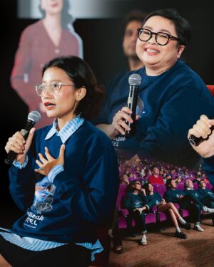 Angga Dwimas Sasongko Instagram - Sedikit cerita perjalanan pencarian jati diri Ava sudah dibagikan kemarin (28/06) di konferensi pers peluncuran teaser poster dan teaser video bersama pemilik novel Heartbreak Motel, filmmaker, dan jajaran pemain💔

Tak hanya rekan-rekan media yang tersentuh dengan kegelisahan Ava yang dihadapkan 2 pilihan sulit, tapi pemilik novel Heartbreak Motel, filmmaker, dan jajaran pemain juga sudah merasakan patah hati Ava.

Terima kasih untuk rekan-rekan media yang sudah hadir, semoga kabar-kabar baik dari kalian dapat mempersiapkan masyarakat Indonesia untuk PATAH HARI BERJAMAAH di bioskop, mulai tanggal 1 Agustus 2024 nanti!

#HeartbreakMotel
#HeartbreakMotelFilm