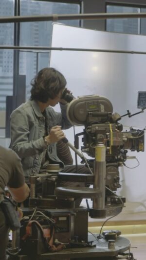 Angga Dwimas Sasongko Instagram - Sebagai film adaptasi buku, Sutradara @anggasasongko punya berbagai interpretasi baru yang ia tuangkan ke film, jadi, filmnya bakal makin banyak kejutan! ✨

Jadi makin penasaran gak sih, dinamika Ava, Raga, dan Reza seperti apa di filmnya? 🤩

—
Saksikan perjalanan Ava sembuh dari patah hati dan toxic relationship di film Heartbreak Motel dari @visinemaid . Di bioskop 1 Agustus 2024!

#HeartbreakMotel #HeartbreakMotelFilm