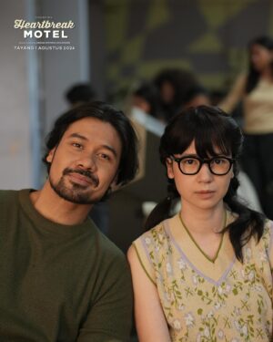 Angga Dwimas Sasongko Instagram - Diliat-liat Ava @laurabas kalo lagi sama Raga @chicco.jerikho senyum-senyum terus, nih. 

Ava, nggak pengen nanya “What are we?” ke Raga?? 🫣

Cari tau status resminya Ava dan Raga di bioskop 1 Agustus 2024!

#HeartbreakMotel #HeartbreakMotelFilm