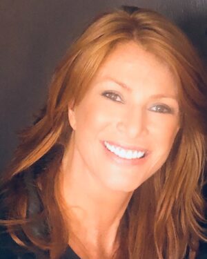 Angie Everhart Instagram - #happy #friday #smilesofinstagram #womenempowerment