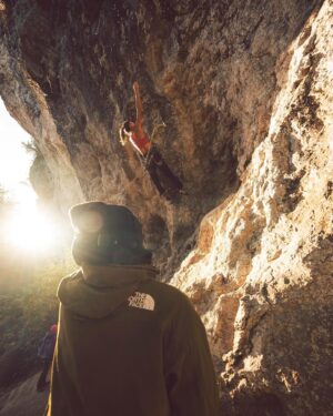Angie Scarth-Johnson Instagram - My happy place 🧗🏻‍♀️🫶🌞
📍Northern Patagonia
@thenorthface_climb 

📸@honngy 

@thenorthface_aunz @thenorthfacearg @redbull @redbullau @tenayaclimbing @camp1889outdoor