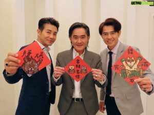 Angus Hsieh Instagram - 初三要睡飽飽，
我睡到下午一點半🤣🤣🤣

“天道”三父子跟大家拜年！
祝褔大家心想事成！龍騰虎躍發發發🎊🎉

#天道 
#三立台劇 
#陳文堯 
#陳明宇 
#陳長勝 
#陳東俊