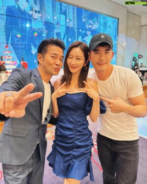 Angus Hsieh Instagram - 很久沒見了！
各自在工作、家庭努力著，
大家都好！那就好！

#婚宴 
#台中 
#林酒店
