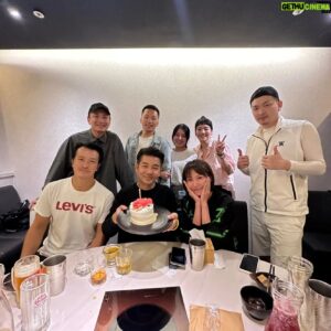 Angus Hsieh Instagram - 生日好多驚喜，
謝謝你們的祝褔！真心感動❤️
也謝謝所有留言祝褔的朋友們！
我覺得自己很幸褔❤️❤️❤️

也祝褔身邊家人、朋友們
平安健康、開心幸褔！拿金牌🥇🥇🥇
