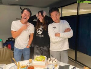 Angus Hsieh Instagram - 每年過年前最期待的約會，
親愛的學姐😜生日快樂🎂🎊🎉
愛你喔❤️