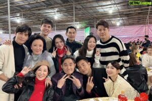 Angus Hsieh Instagram - 昨晚的三立尾牙真的太開心了🎊🎉
所有台前幕後的同事聚在一起同樂！
開開心心迎接新年的到來❤️❤️❤️

#三立電視台 
#尾牙 
#辦桌