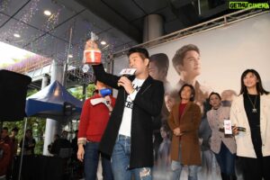 Angus Hsieh Instagram - 好久沒參加見面會了！
感受到現場朋友的熱情，
真心謝謝你們來❤️
期待還有下次......

#天道 
#三立台劇 
#三立藝能中心 
#陳文堯 
#陳明宇
#板橋大遠百