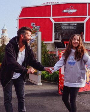 Anıl İlter Instagram - İçimizde hep bi atlı karınca dönüp duruyo 😍 @vialandthemepark photo by: @berrak_baspinar