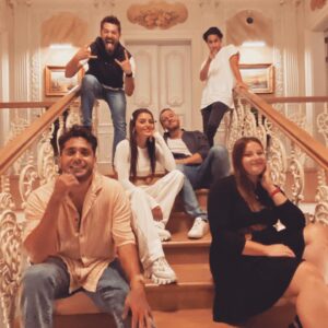 Anıl İlter Instagram - Bu haftayı bitirdik. ‘Yenisi haftaya’ diye değil, hoşçakal diye. Ya da biz bittik ara bizi lütfen:) @sencalkapimi