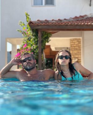Anıl İlter Instagram - Three person posing in the pool😉 @sinemyildiz_2
