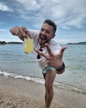 Anıl İlter Instagram - Hangi çılgın bana zincir vuracakmış şaşarım