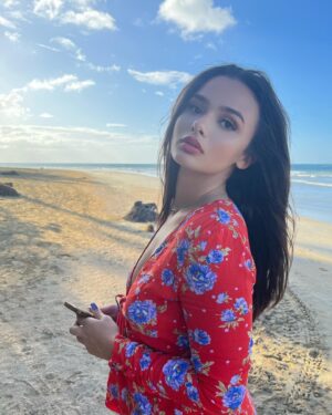 Anissa Consul Instagram - Souvenirs …🥰