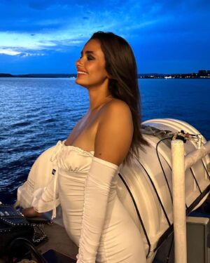 Anissa Consul Instagram - 