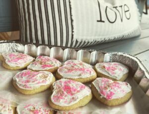 Anita Corsini Instagram - Ok y’all I came home from a long day at the office to this on my front porch. Frosted heart cookies. The best cookies you could ever ask for made with the most love just dropped off with care so my family could enjoy them on Valentine’s Day. 

You see, we have a special friend in our life, we call her Juju. My kids say she’s their third  grandma. She has stood by my side through thick and thin and literally EVERY holiday, birthday, celebration of any kind she makes these cookies and brings them to us. Without fail. For at least 15 years now. 

The simplest things say, “I love you” but the simplest things done over long periods of time SCREAM “I LOVE YOU!” I never take one cookie drop for granted because the time, thought and energy put into mean so much. Friends like you Juju are one in a million. We love you “a bushel and a peck!” 

Tell your people you love them. It doesn’t take much but it’s worth bazillions. ❤️

#valentinesday #love #valentines #valentine #valentinesday2023 #miami #vday #happyvalentinesday #chocolate #fashion #losangeles #beautiful #nyc #hearts #heart #bemyvalentine #food #valentinesgift #photooftheday #jewelry #florida #instagood #bemine #february #selflove #red #happy #handmade #gift #art
