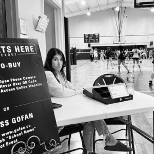 Anita Corsini Instagram - Can’t get past this gatekeeper. Just try. Night 3 this week of volleyball 🏐 Kid sports are the best!