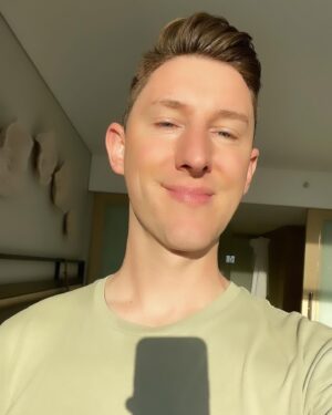 Anita Wigl'it Instagram - The sun mixed with jet lag is a great combo ☀️😴😂