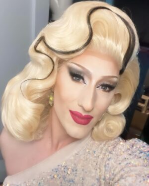Anita Wigl'it Instagram - This filter takes me back and I AM HERE FOR IT! 😍🤪