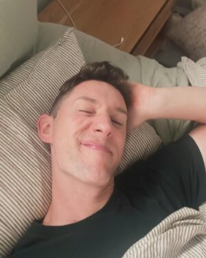Anita Wigl'it Instagram - One more busy day and then this will be me!! 😍

Coming to the end of the busy season and then it’s time for some super exciting things, a holiday and resting 🕺