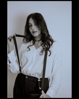 Anjali Raj Instagram - look at 👀eee

shot by: @manu_k_mohan_photography 
editing and grading: @dibeesh_v_sahadevan 
MUH: @aarshamakeoverartistry 

#studioshoot #indoorshoot #photography #blackandwhite #explore #feed