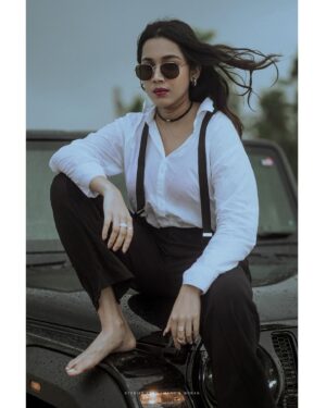 Anjali Raj Instagram - rain or shine, own the moment 💣

shot by: @manu_k_mohan_photography 
editing and grading: @dibeesh_v_sahadevan 
MUH: @aarshamakeoverartistry 

#photoshoot #beachshoot #photography #fashion #explore