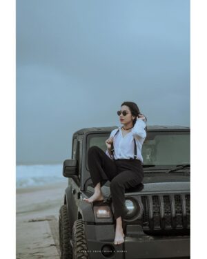 Anjali Raj Instagram - rain or shine, own the moment 💣

shot by: @manu_k_mohan_photography 
editing and grading: @dibeesh_v_sahadevan 
MUH: @aarshamakeoverartistry 

#photoshoot #beachshoot #photography #fashion #explore