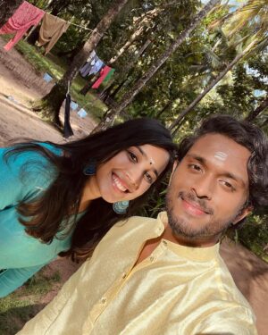 Anjali Raj Instagram - Un Peru Enna?🤔💗
thank youu @geethiyaa @teejayarunasalam for this opportunity! was def a fun few days w this team♥️
do check out this beautiful song and it will surely make you feel very achachooooo🤪🤍