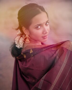 Anjali Raj Instagram - and we have come one full ⭕️ again 
so… thankyou , next✨🫶🏼

📸: @aneeshminaloor_photography @kiran_k_premadas 

#photooftheday #saree #fashionshoot #instagood