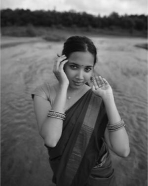 Anjali Raj Instagram - and we have come one full ⭕️ again 
so… thankyou , next✨🫶🏼

📸: @aneeshminaloor_photography @kiran_k_premadas 

#photooftheday #saree #fashionshoot #instagood