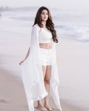 Anjana Jayaprakash Instagram - Came across this pic and thought that was a really fun day.
Circa February 2020.

Photography by @renukaretnaswamy 
Styling by @shilpavummiti 
Makeup by @prakatwork