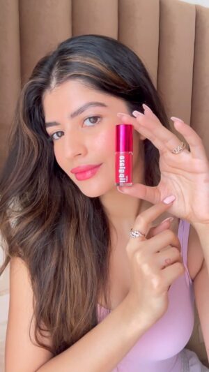 Anjini Dhawan Instagram - Indulge in high-shine glaze with Nykaa Cosmetics Lip Glaze Oil: the perfect blend of gloss and nourishment. Trust me, it’s as yummy as it looks!✨